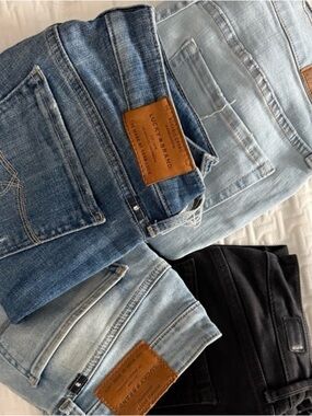 Women’s Clothing Lot 4 Jeans, 1 skirt, 1 sweatshirt size 0-4 and XS